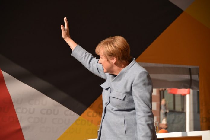 Merkel’e AB Liderlerinden Övgü